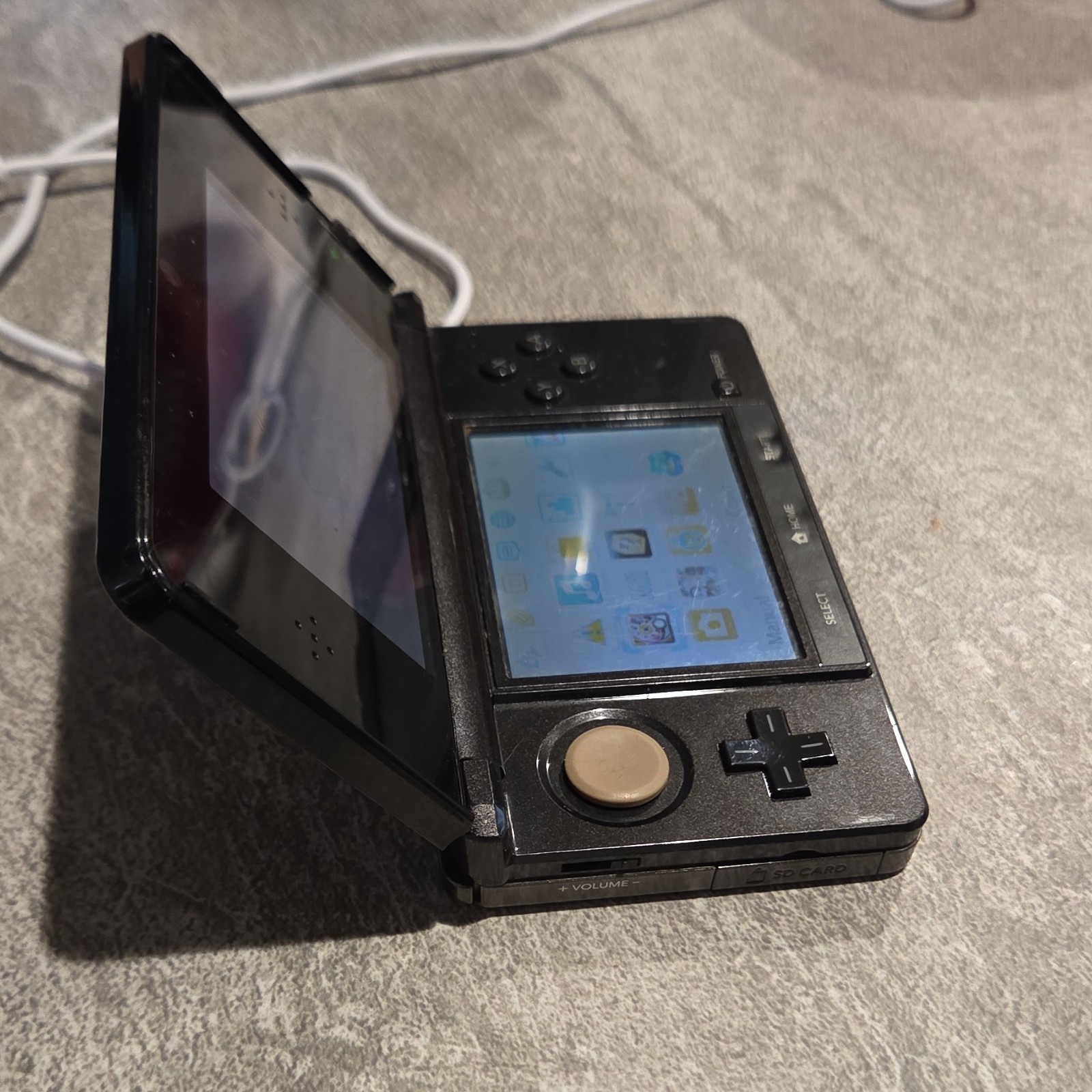 Nintendo 3DS Black CTR-001(USA) Handheld Console Wi-Fi 3D Audio
