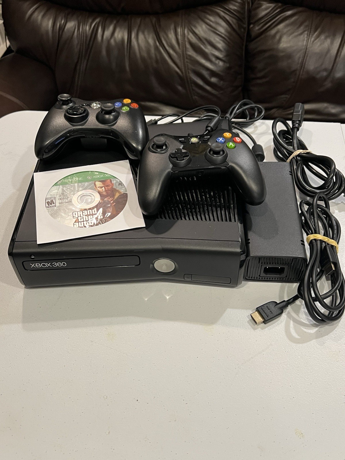 Microsoft Xbox 360 S 4GB Console Black 1439 + Controllers & More, No HDD TESTED