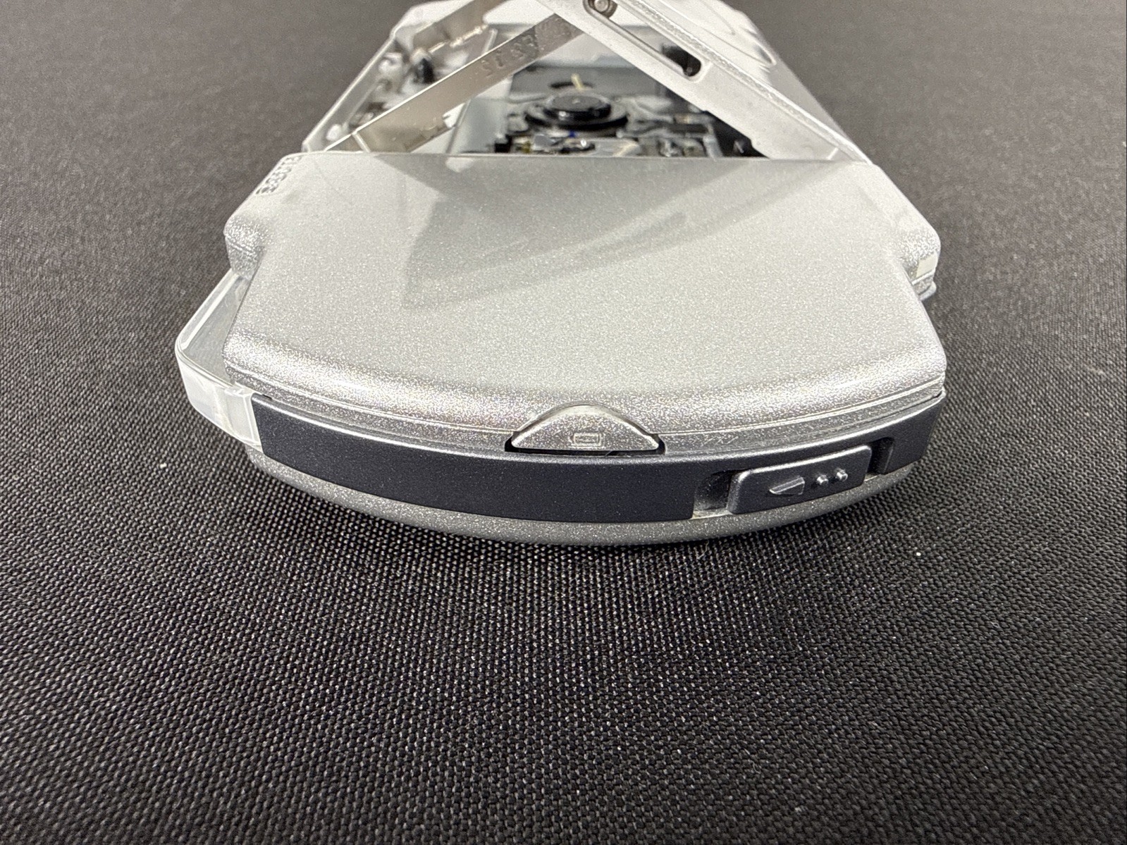 Sony PSP 2001 Silver Playstation Portable Console Crossbody Fanny Bag Needs Batt