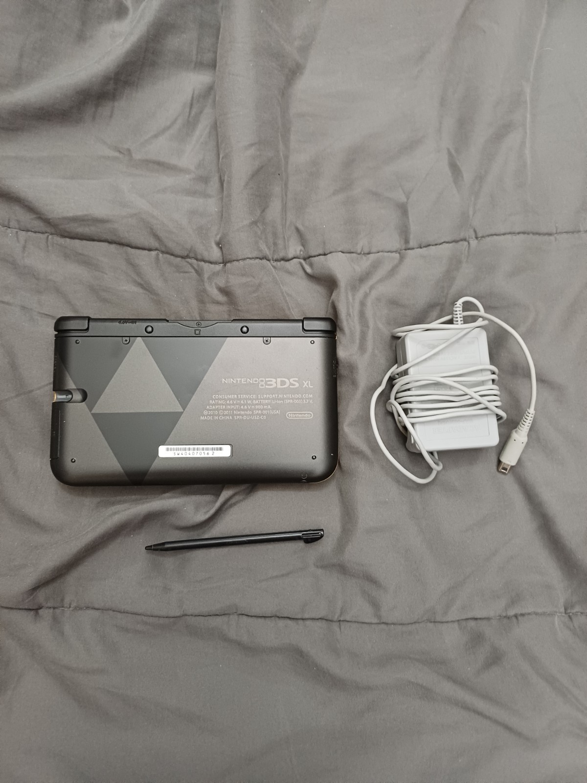 Nintendo 3DS XL “The Legend of Zelda: A Link Between Worlds” Edition Console