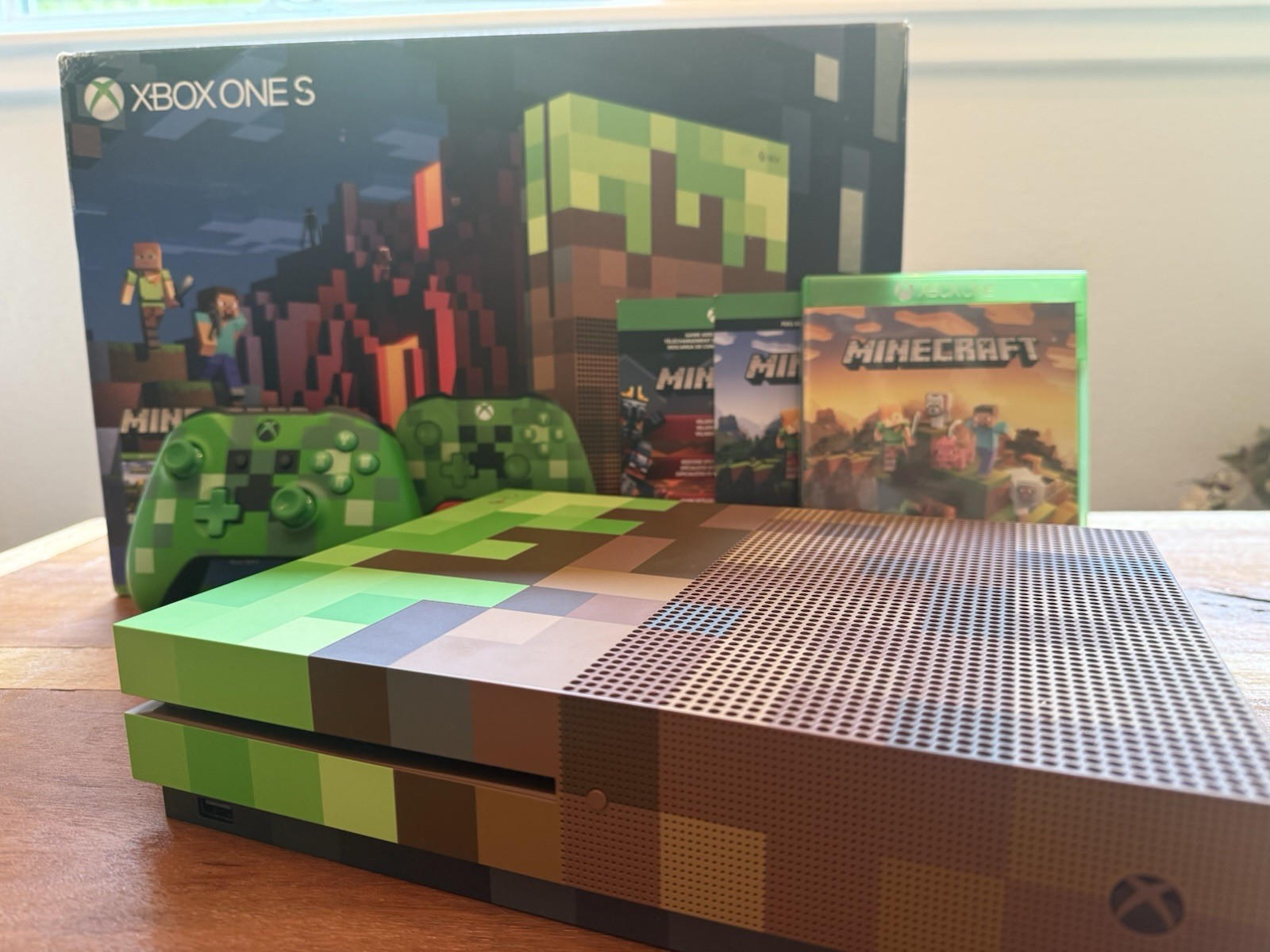 Xbox one s Minecraft limited edition with box and inserts bonus Minecraft disc