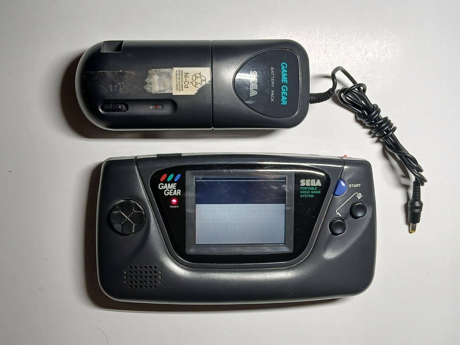 Sega Game Gear Console – Powers On – screen issues – For Parts/Repair charger