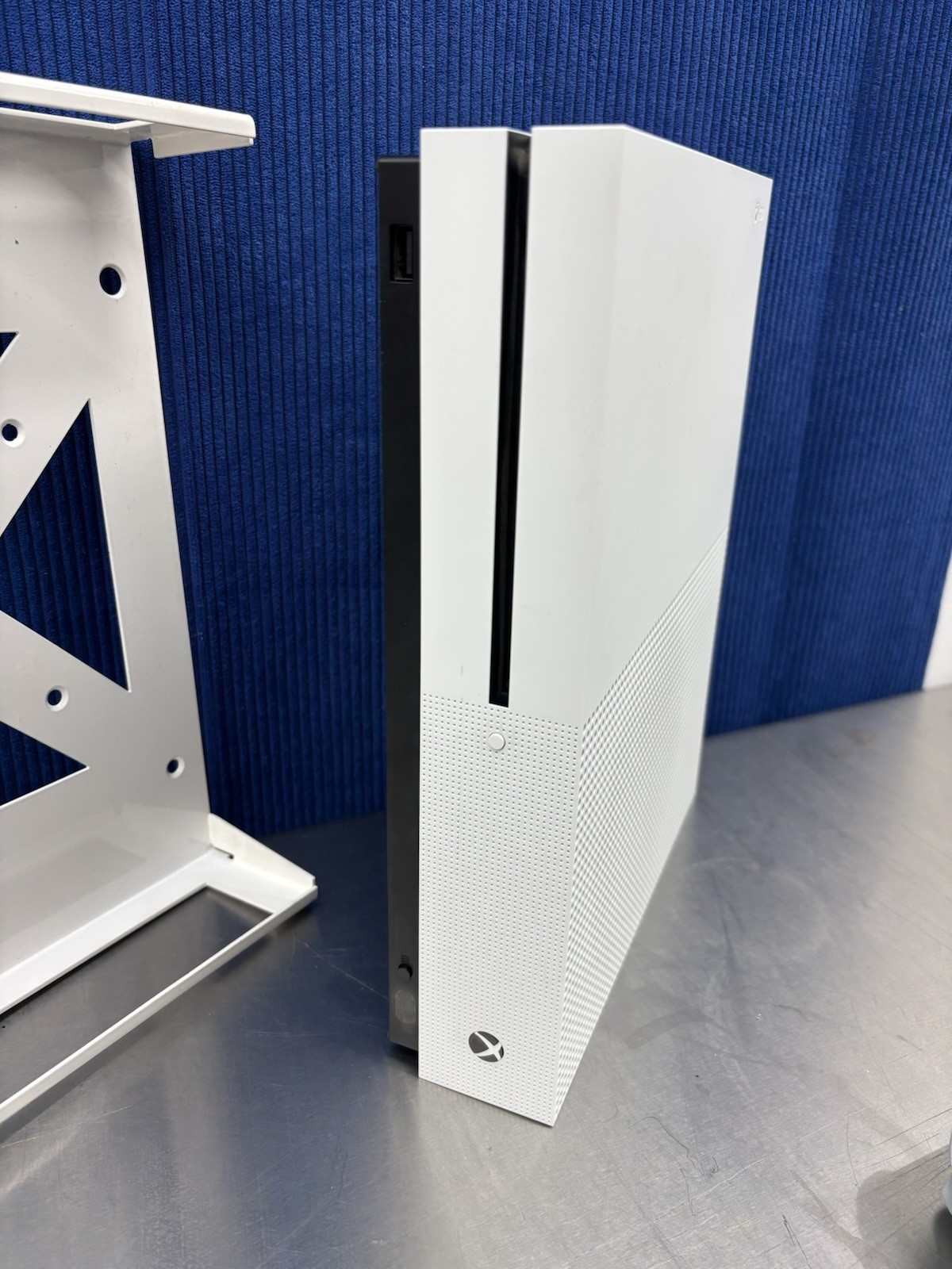 Microsoft Xbox One S White 500GB Console + 2 Controllers Wall Mount 3 Games