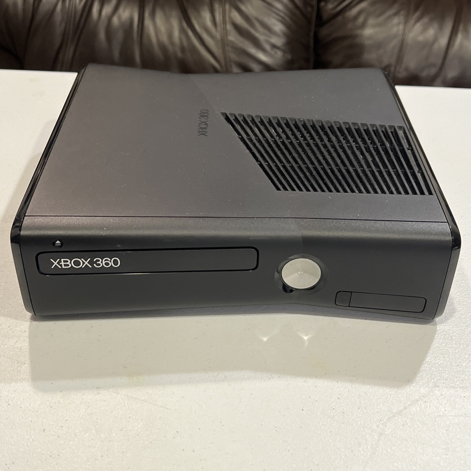 Microsoft Xbox 360 S 4GB Console Black 1439 + Controllers & More, No HDD TESTED