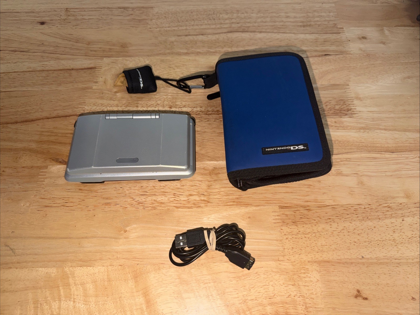 Nintendo DS Handheld System – Silver NTR-001 – Charger – Stylus – Case