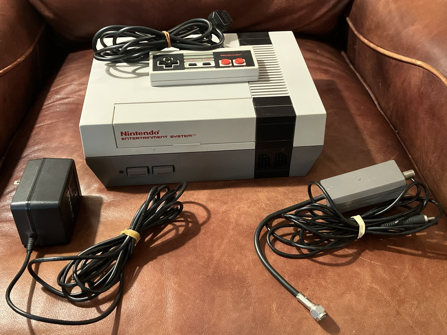 NES Nintendo Entertainment System Console New 72 Pin Tested Working Controller