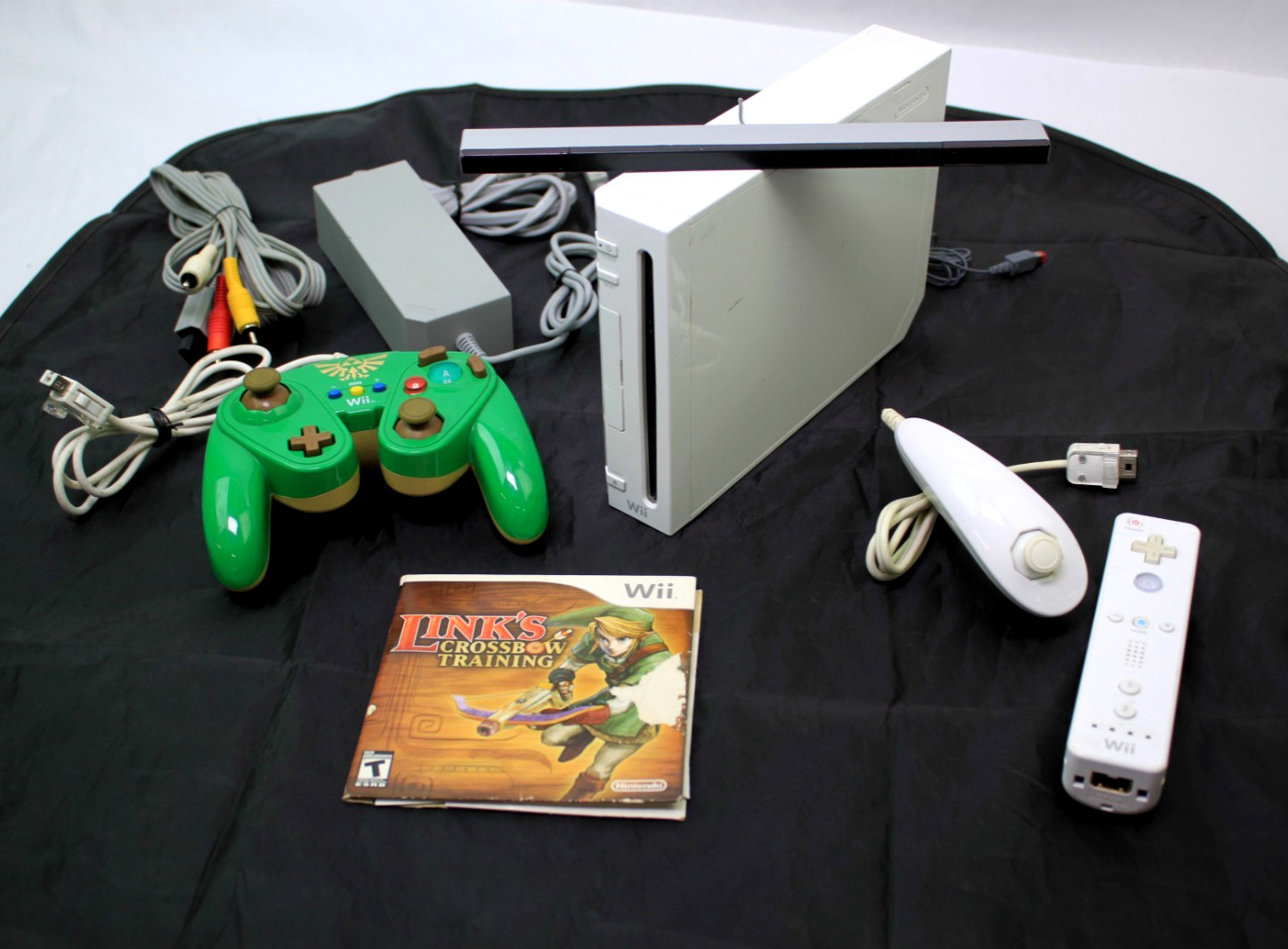 White Nintendo Wii Console System Bundle w/ 2 Controllers & 1 Game