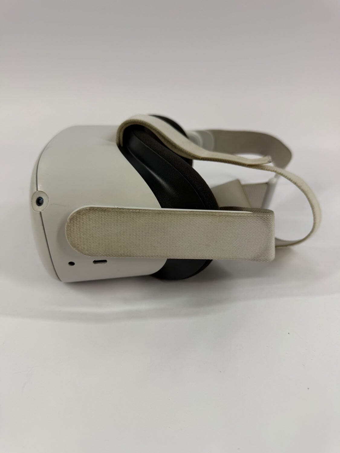 Meta Quest 2 256GB VR System KW49CM Scratched Lens