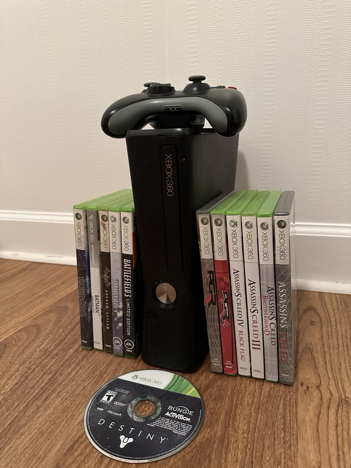 Microsoft Xbox 360 S 4GB Console, One Controller/12 Games