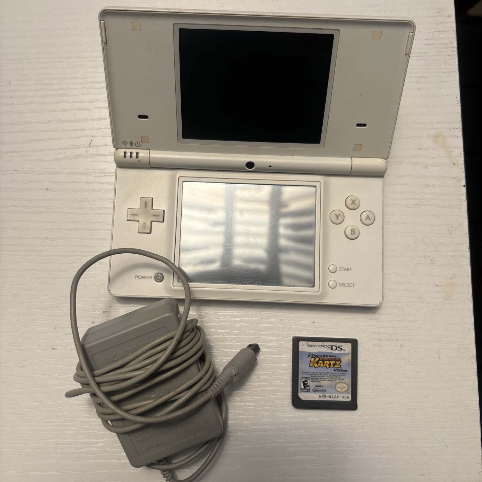 Nintendo DSi TWL-001 White Dual Screen Handheld System – Used [No Stylus] W Game