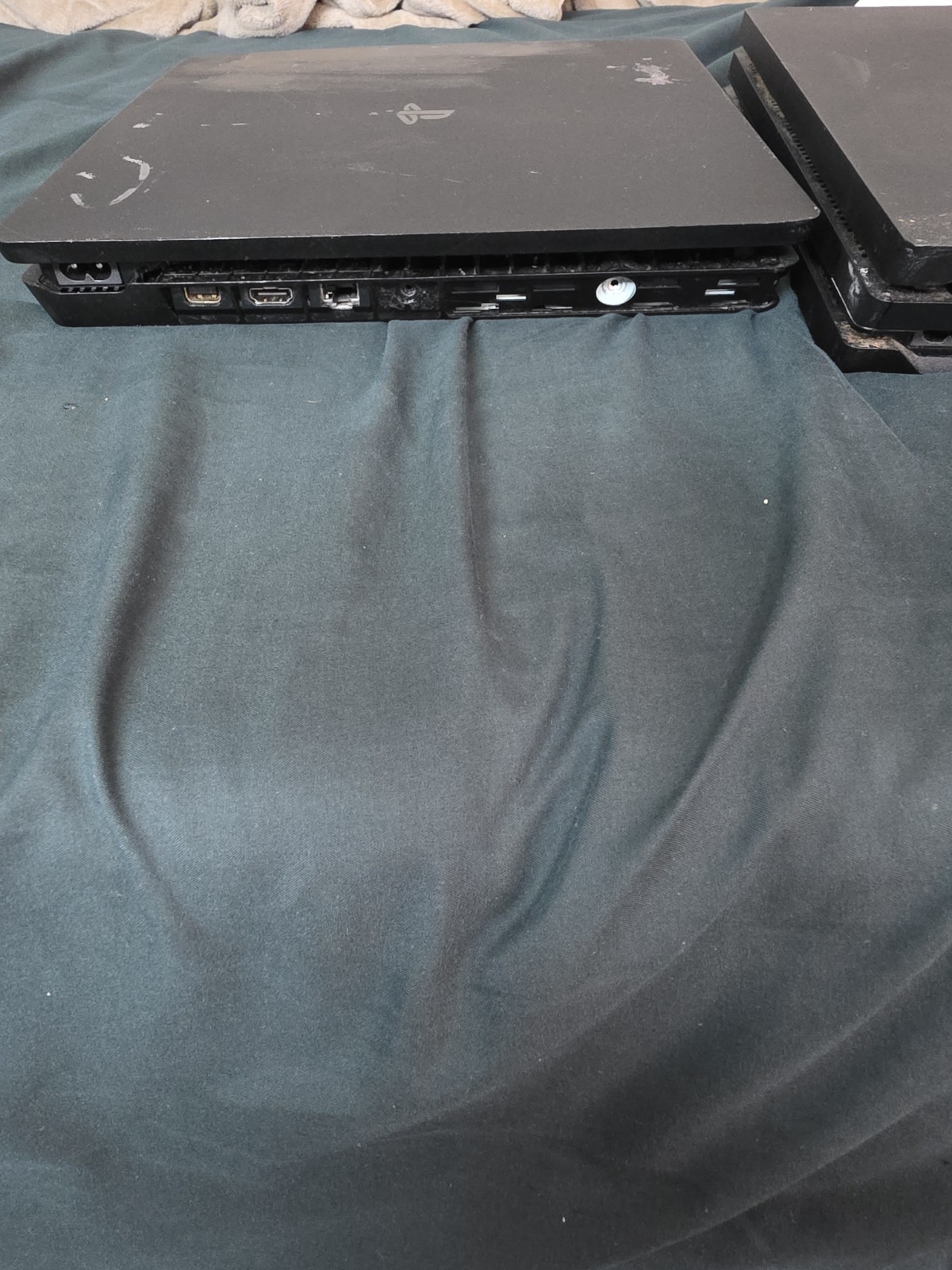 Lot Of 3 Ps4 Consoles For Parts/move Controllers/2 memory Hard Drive 2tb .