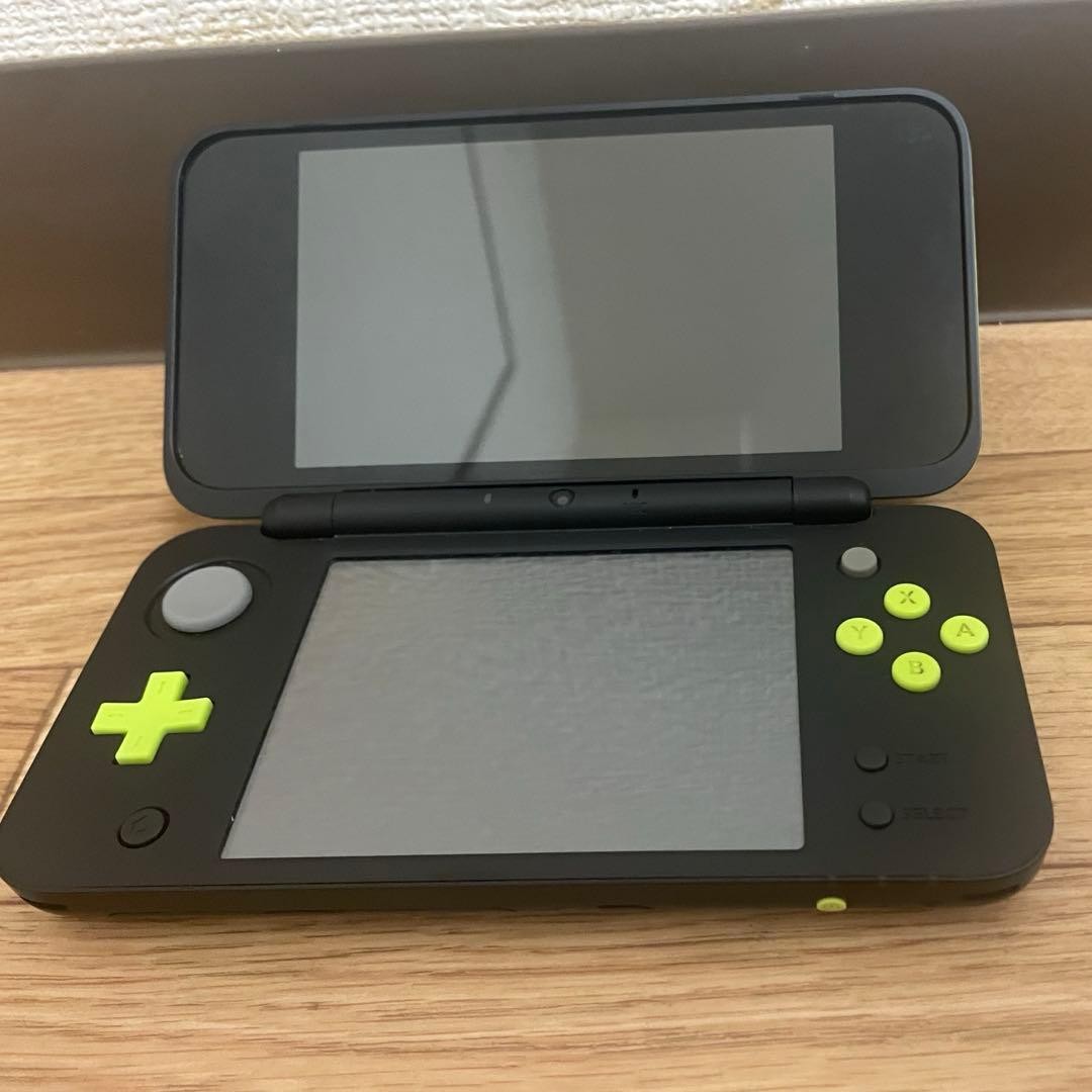 3DS/2DS/DS New 2Ds Ll Black/Green With Soft Japan