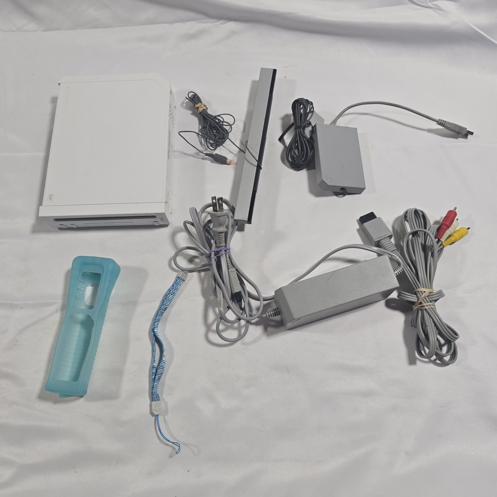 Nintendo Wii White Console Gamecube Compatible RVL-001 USA Bundle Lot
