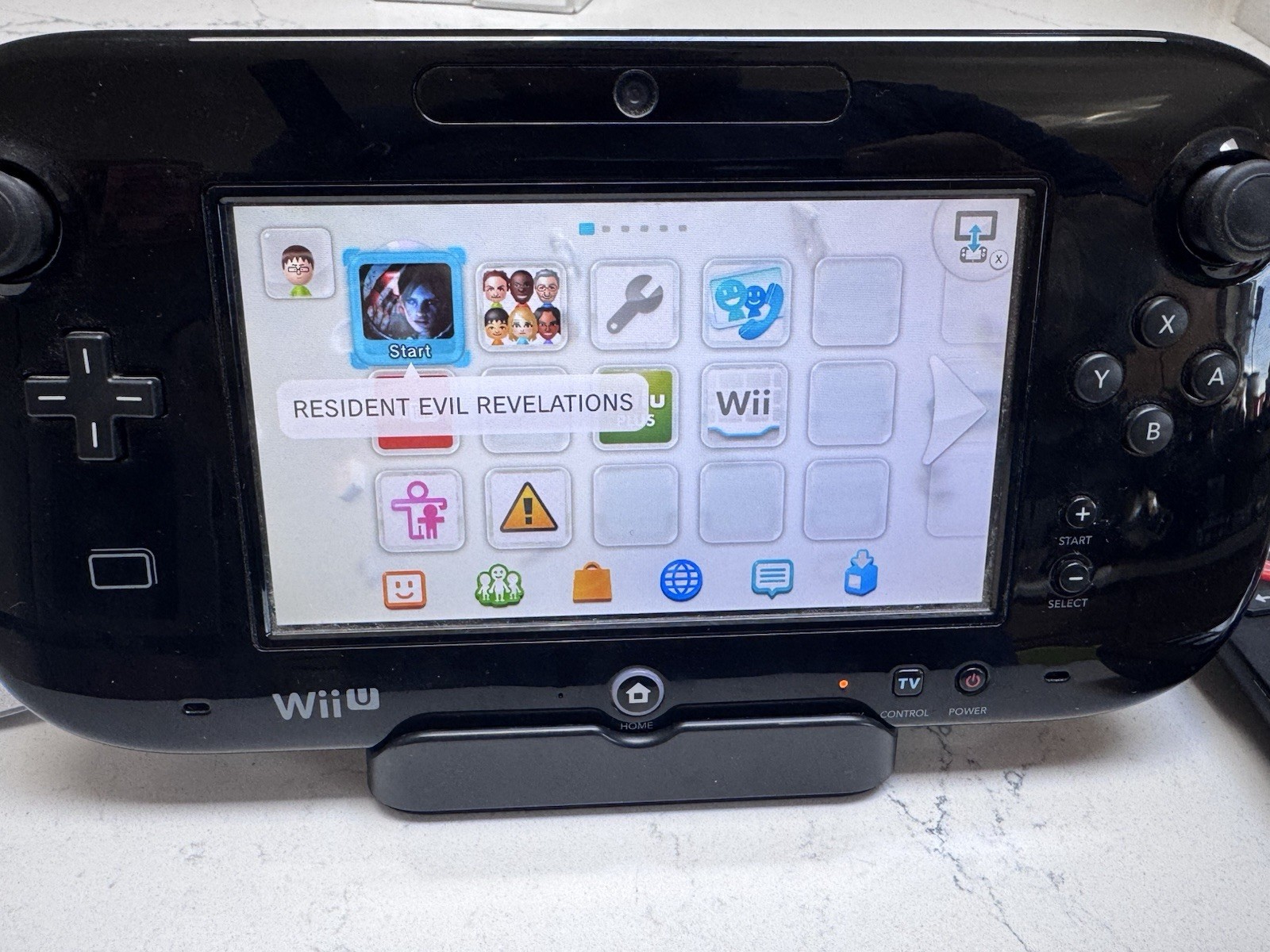 Nintendo Wii U Deluxe Console Gamepad Bundle w/3 Games Yoshi And Toad Remotes!