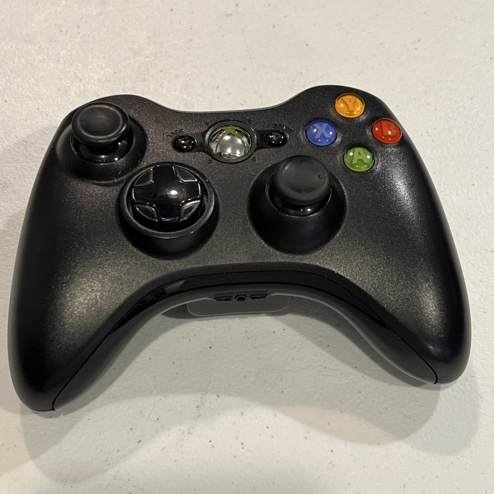 Microsoft Xbox 360 S 4GB Console Black 1439 + Controllers & More, No HDD TESTED