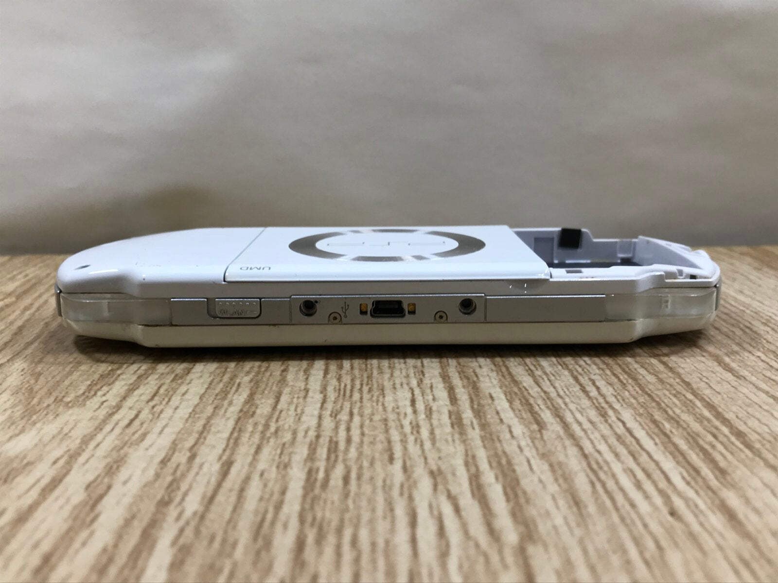 PSP-2000 CERAMIC WHITE Console Japan – With Defects GE1628