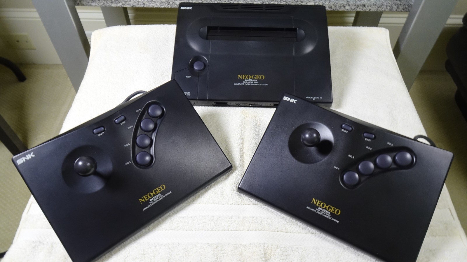 SNK Neo Geo Gold AES System (LN/CIB) RARE US Version *** Bonus Items ***