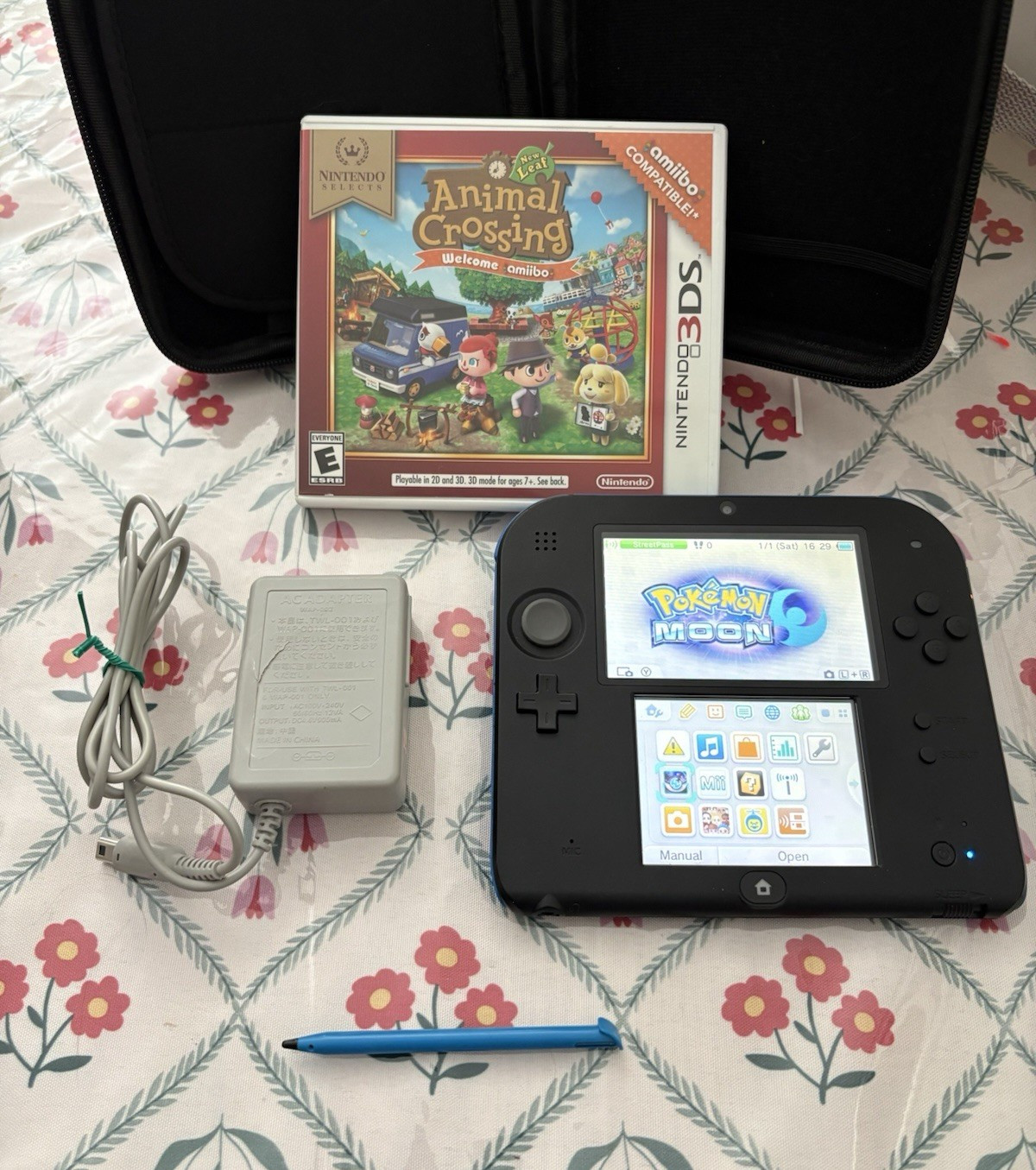 Nintendo 2DS Black/Blue Console Wi-Fi 4GB w/ Charger Case + 2 games