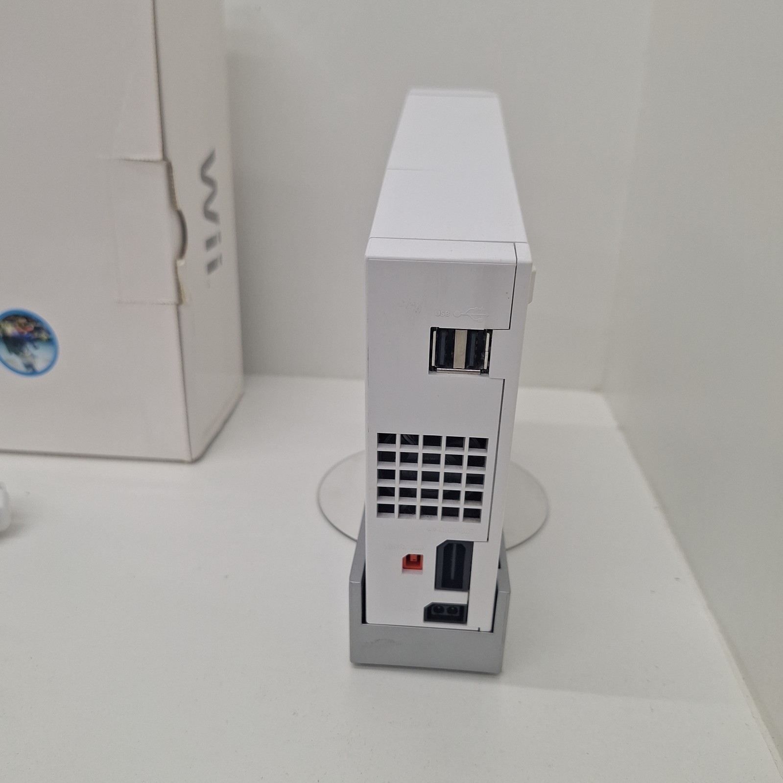 Nintendo Wii Console Complete In Box with Wii Sports Bundle – White [Tested]