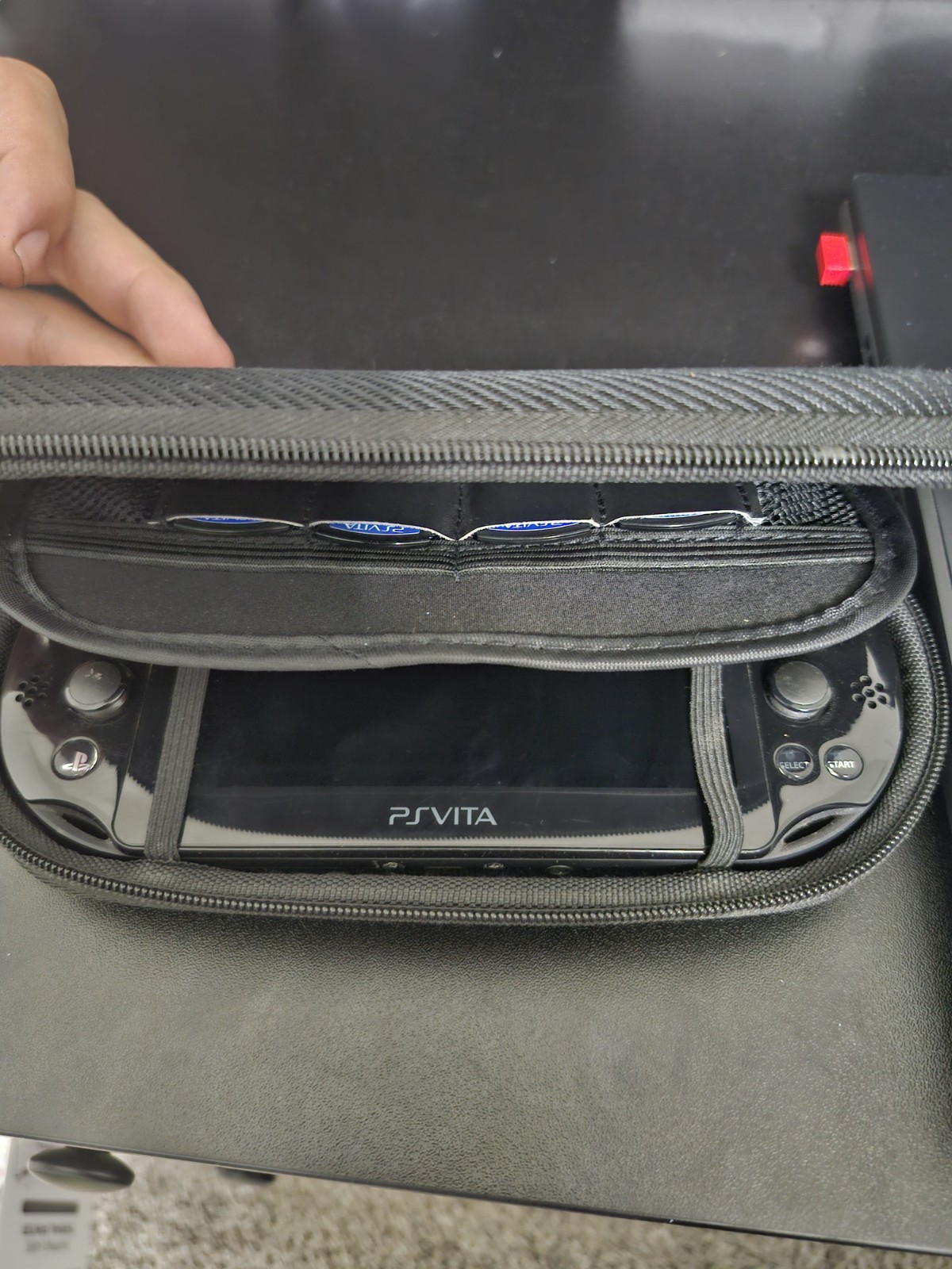 Sony PlayStation Vita Model PCH-2001 Touch Screen/ Wi-Fi/Games/bundle