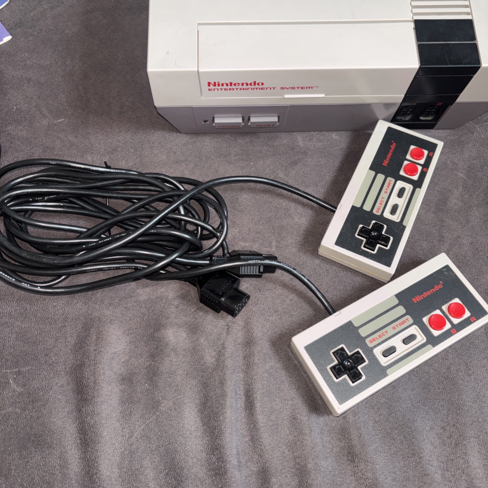 Nintendo Entertainment System 1985 ORIGINAL NES-001 Console + GAME + 2 MANUALS!
