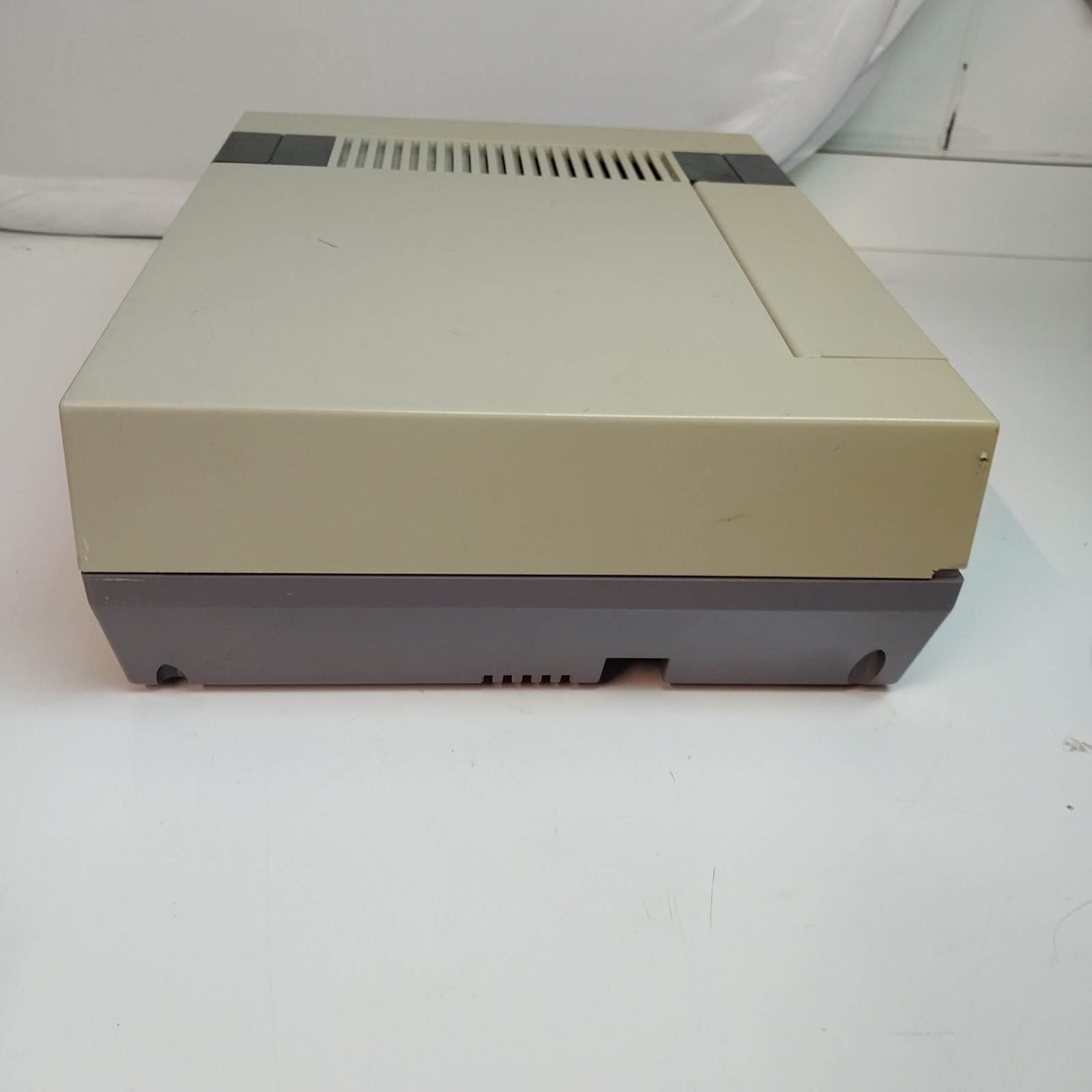 Nintendo NES Console Bundle NES-001 Tested w/ 6 Games, 2 Controllers, Zapper,…