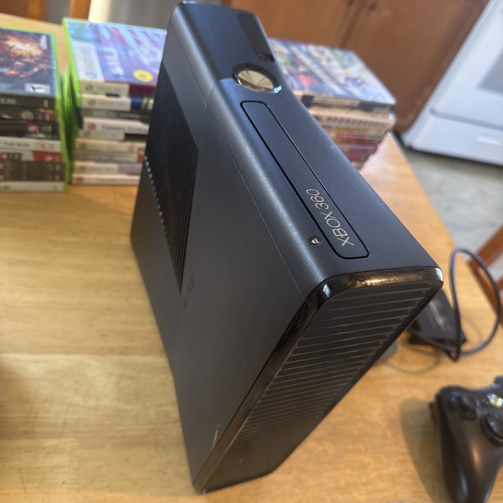 Xbox 360 Console Bundle 30 Games Controllers Model 1439-250GB