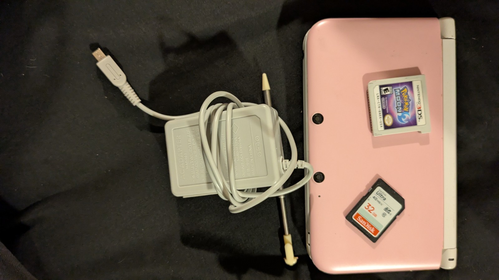 32GB Nintendo 3DS XL White & Pink w 3 games and Rilakkuma stylus + charger