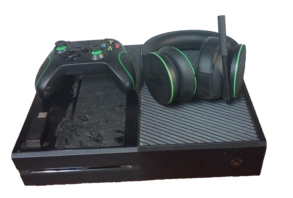 xbox one console w/ headphones and controller USED tested