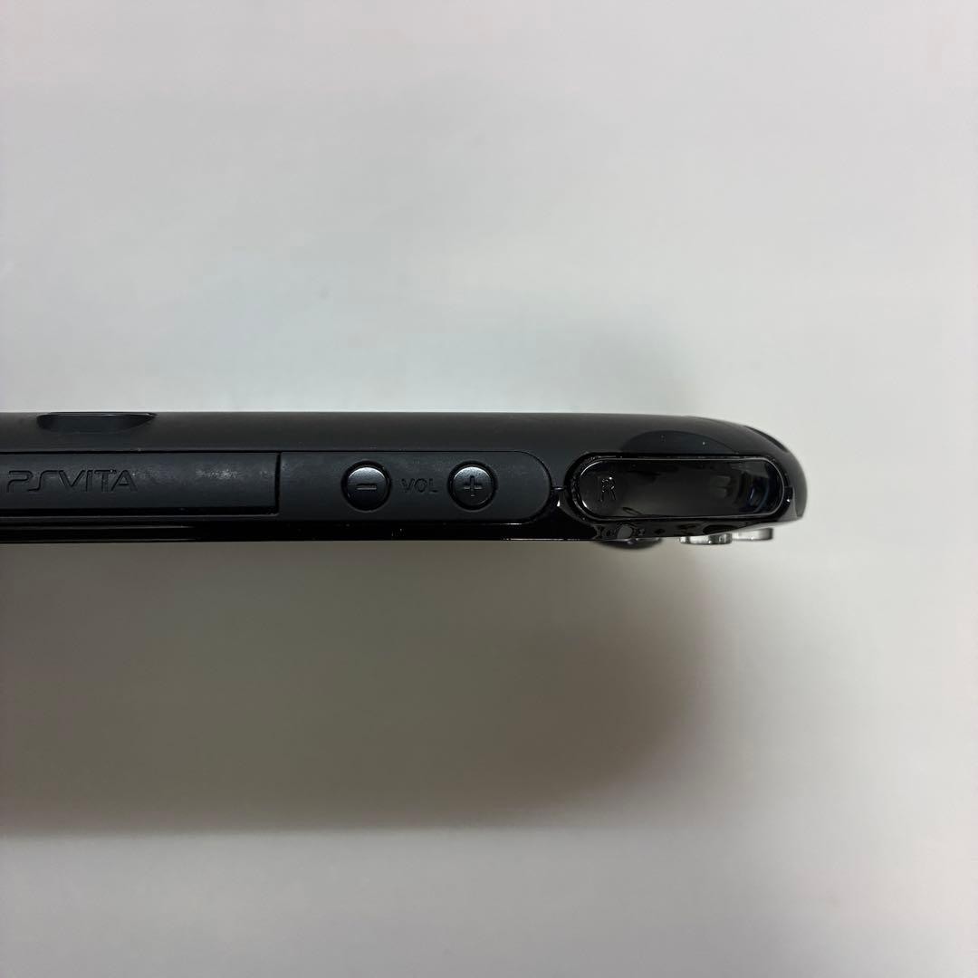 Sony PS Vita Slim PCH-2000 Black CIB Charger 8GB Memory Card Excellent Japan