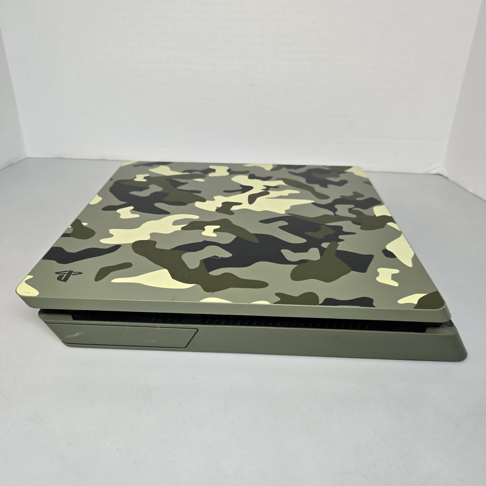PS4 Slim Call of Duty: WWII Limited Edition 1TB Green Camouflage – Console Only
