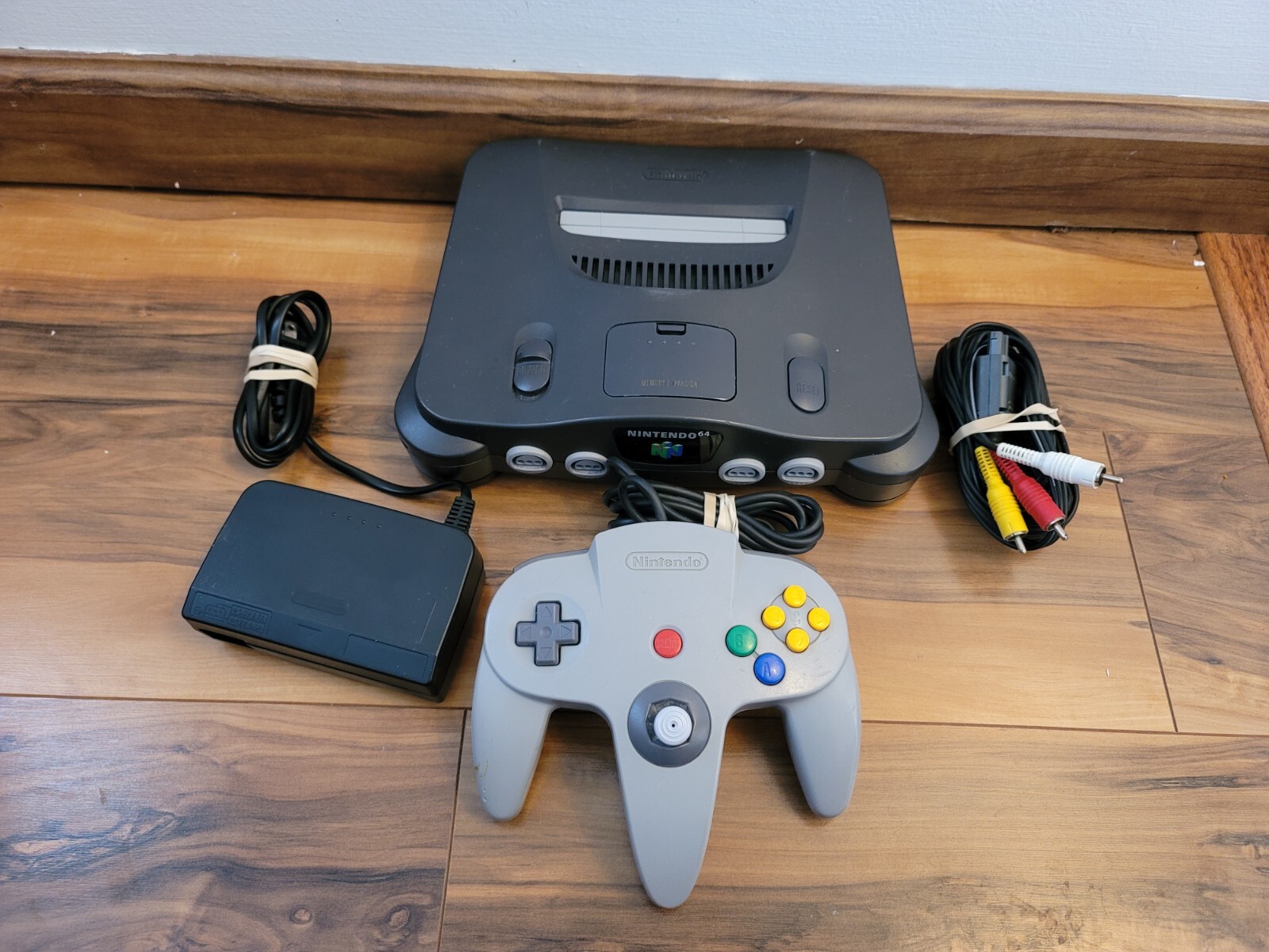 Nintendo 64 N64 Launch System Console CIB Complete In Box Good Shape 18