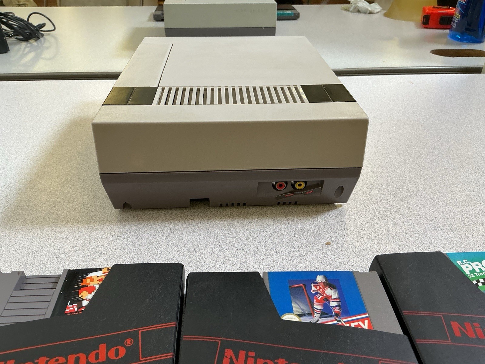 Nintendo Entertainment System Console 2 Controllers, Zapper, 3 Games Super Mario