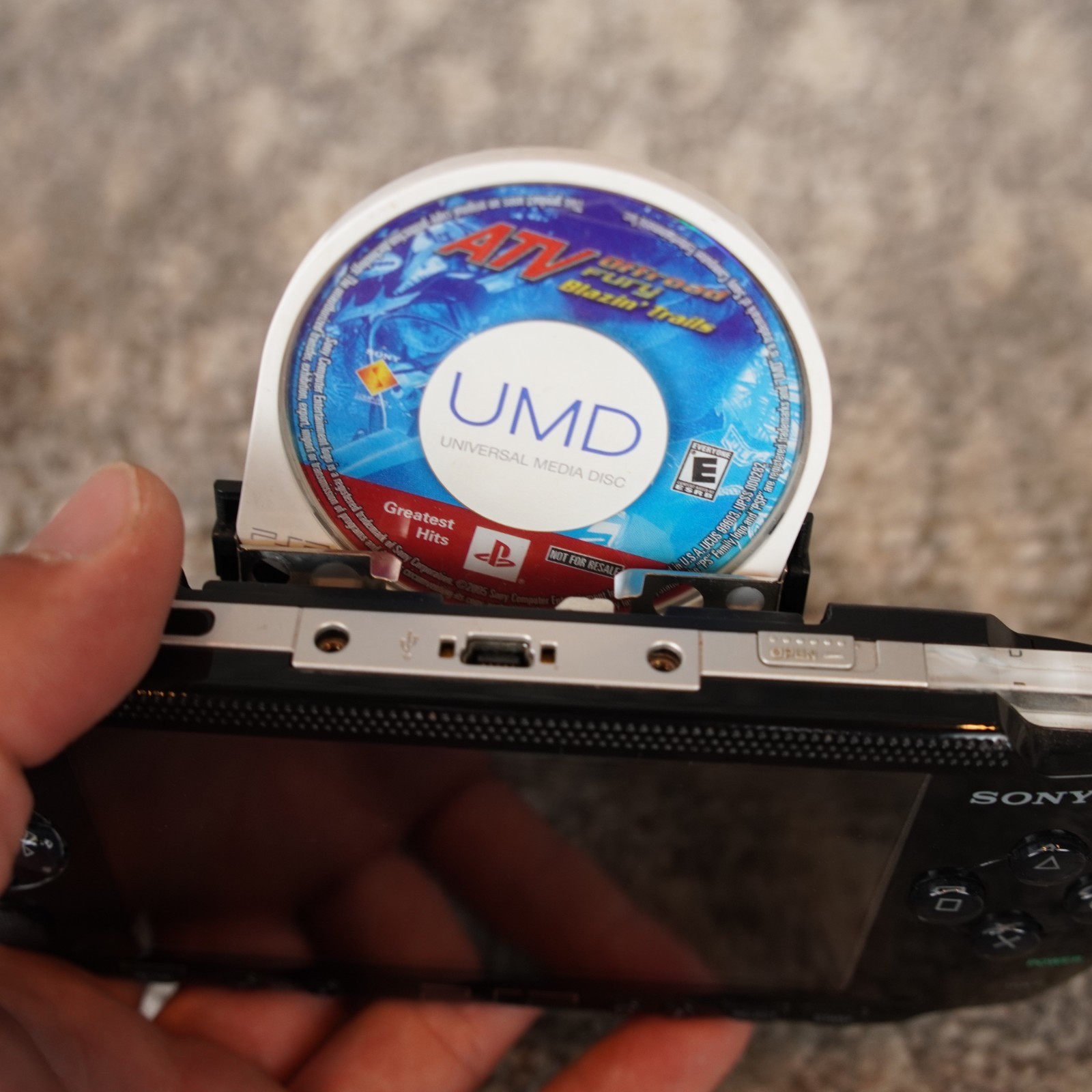 Sony PSP-1001 Handheld Console Black W/ Charger 32MB Stick New Battery Game Disc