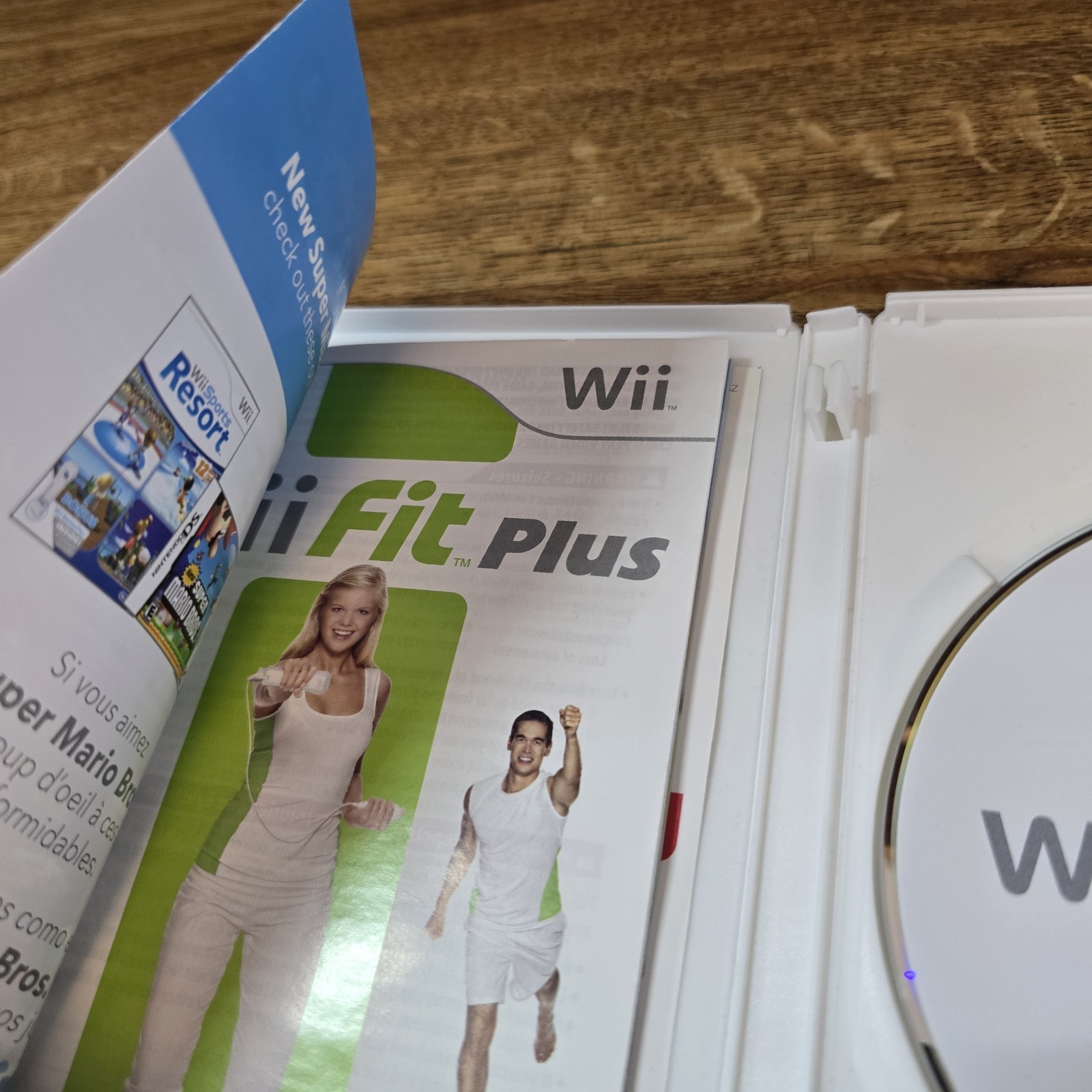 NINTENDO WII CONSOLE SYSTEM BUNDLE BOARD Sports ,Game Party 3, Fit & Plus