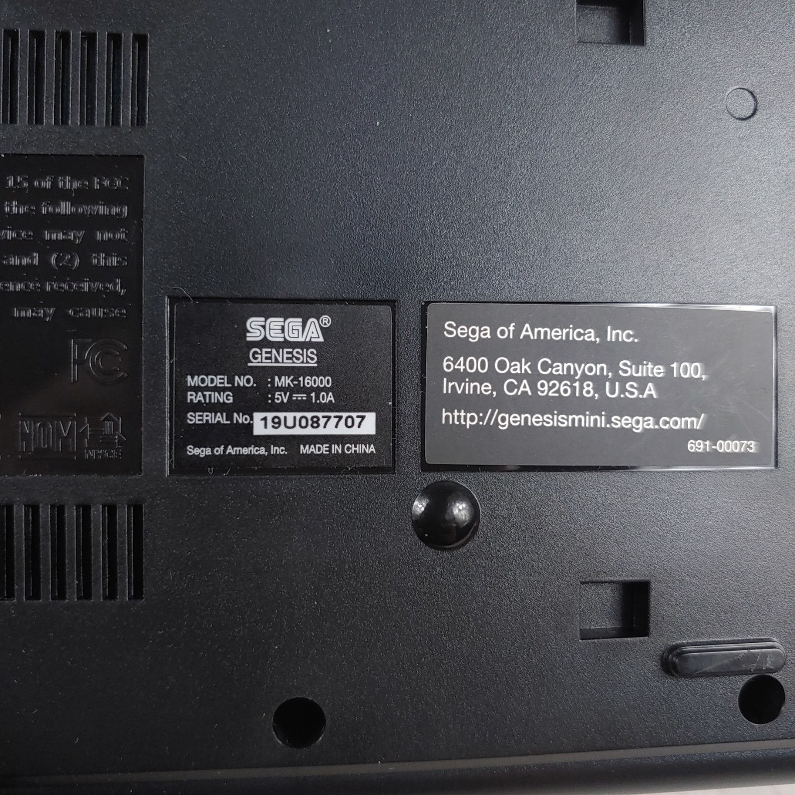 Sega Genesis Classic Mini Console (MK-16000) – 2 Controllers – Authentic TESTED