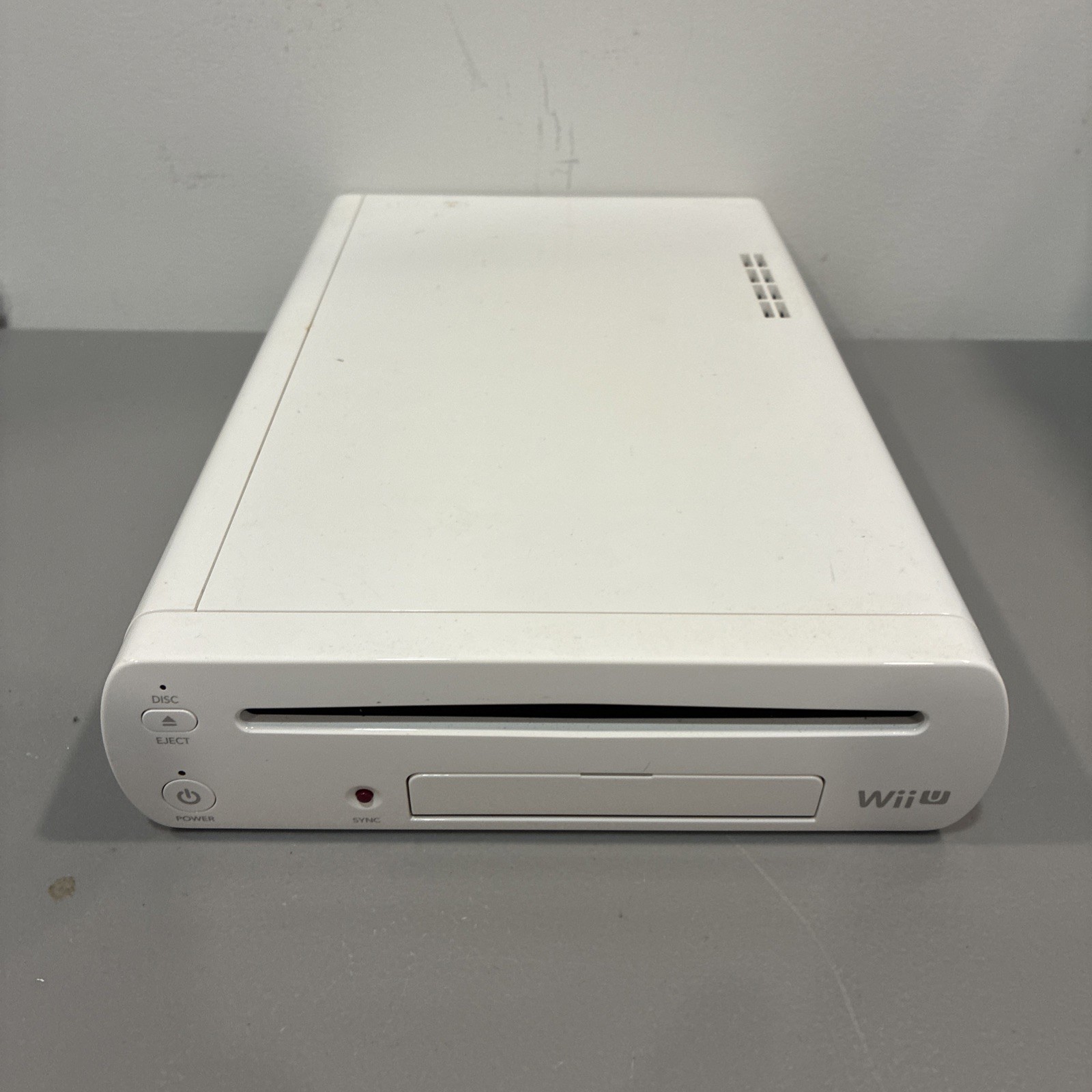 Nintendo Wii U 8GB White Console WUP-001(02) Powers On No Video For Parts