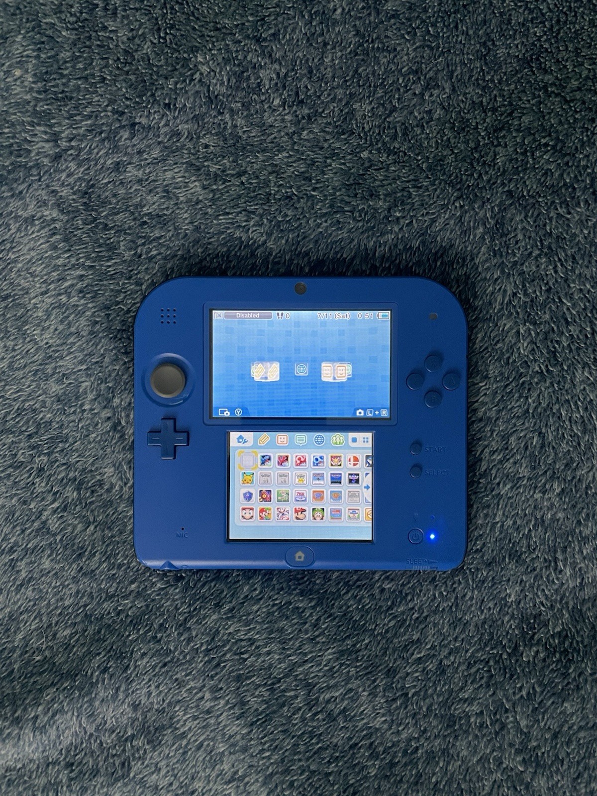 Nintendo 2ds Blue with 64gb Micro SD and USB Charger
