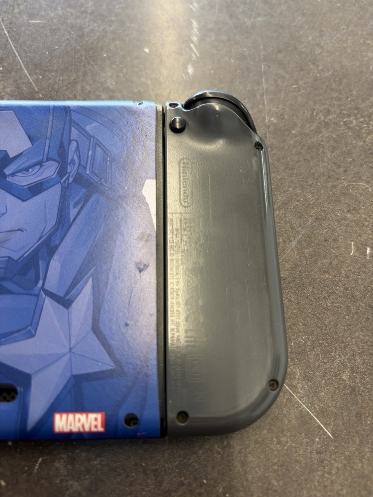 NINTENDO HAC-001(-01)  SWITCH W GRAY JOY CONS CAPTIN AMERICA THEME STICKER