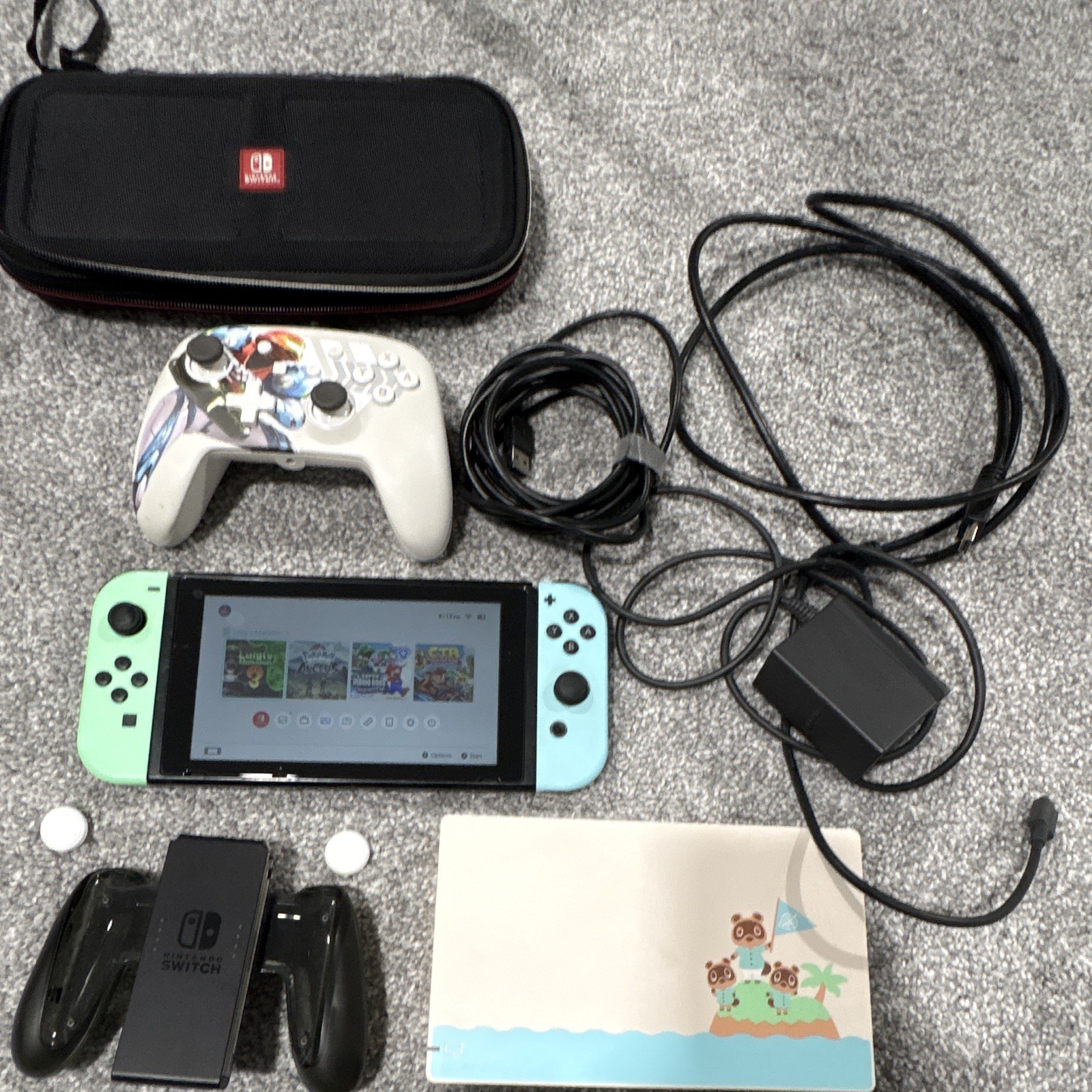Nintendo Switch Animal Crossing: New Horizons Edition 32GB w/ Joy-Cons Dock Case