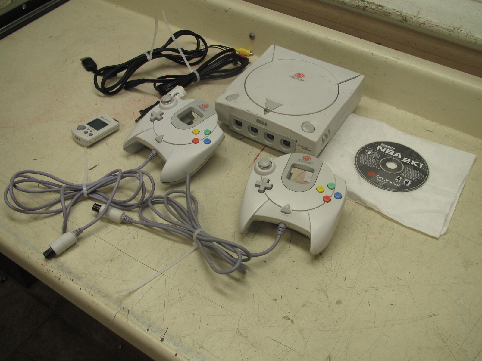 Sega Dreamcast HKT-3020 System Console Bundle w/ Cables 2 Remotes & Memory Card