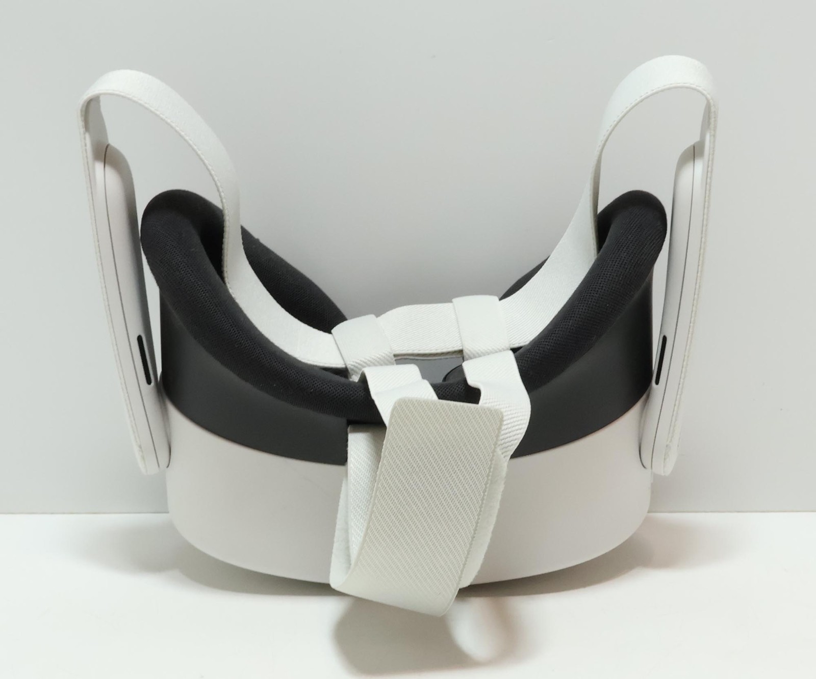 Meta Quest 3s Mixed Reality VR Headset 128GB Model P97 – White/Gray