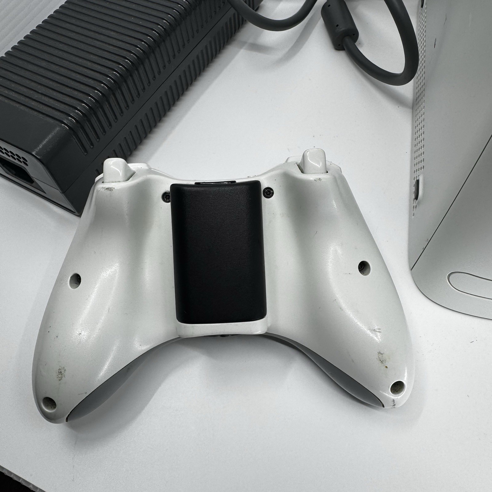 Xbox 360 S Slim Model 1439 White Console W/Controller No Hard drive Tested Works