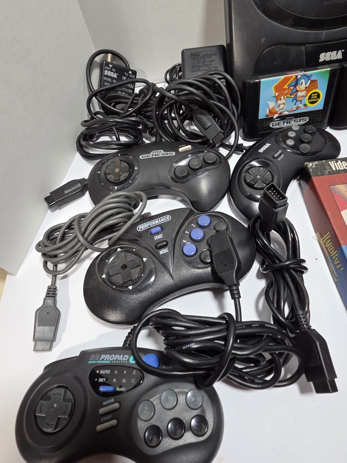 Sega Genesis Bundle lot 10 games 4 controllers, Joysticks.