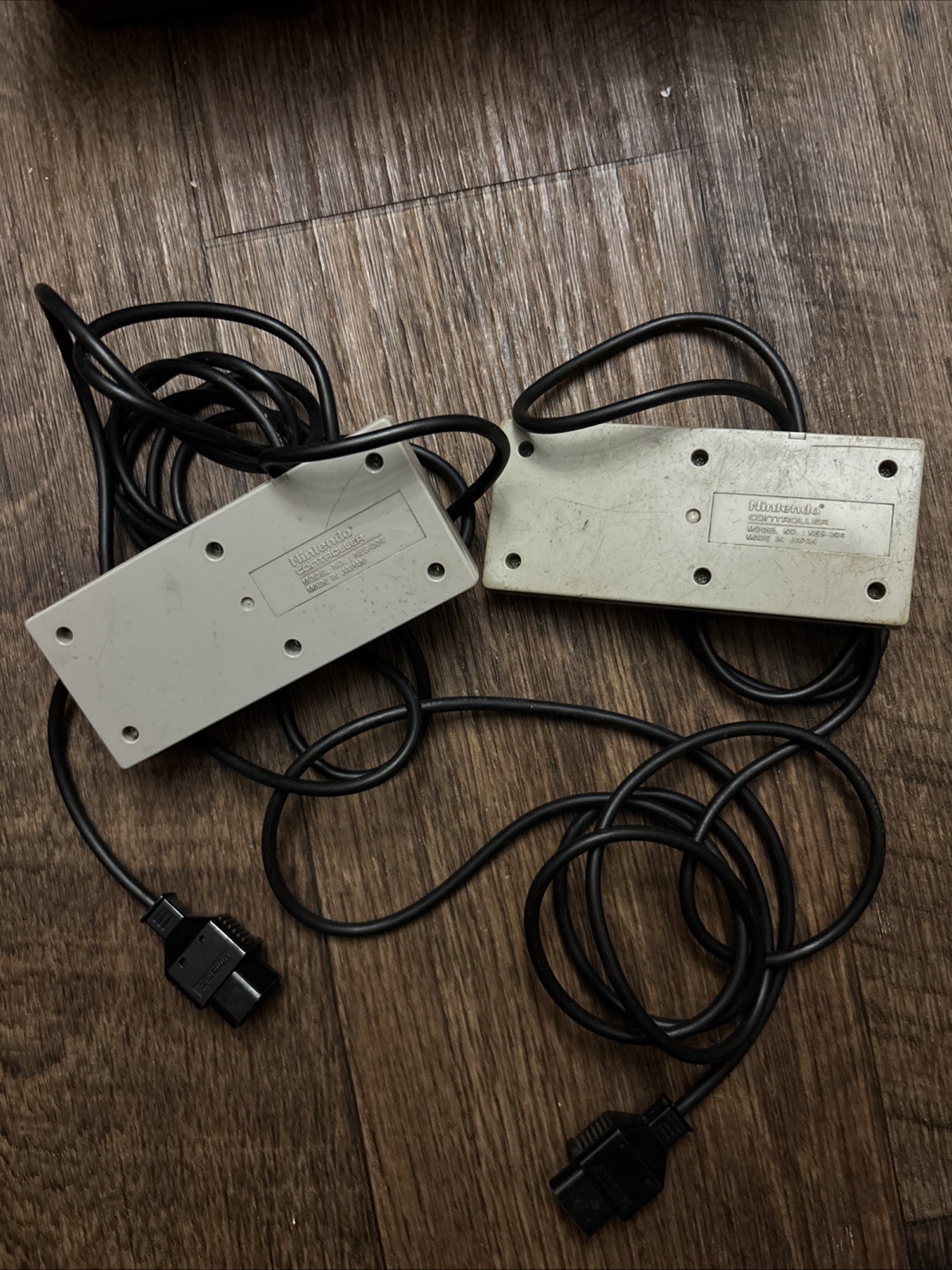 NES-001 W/ 2 Original Controllers and 1 Game