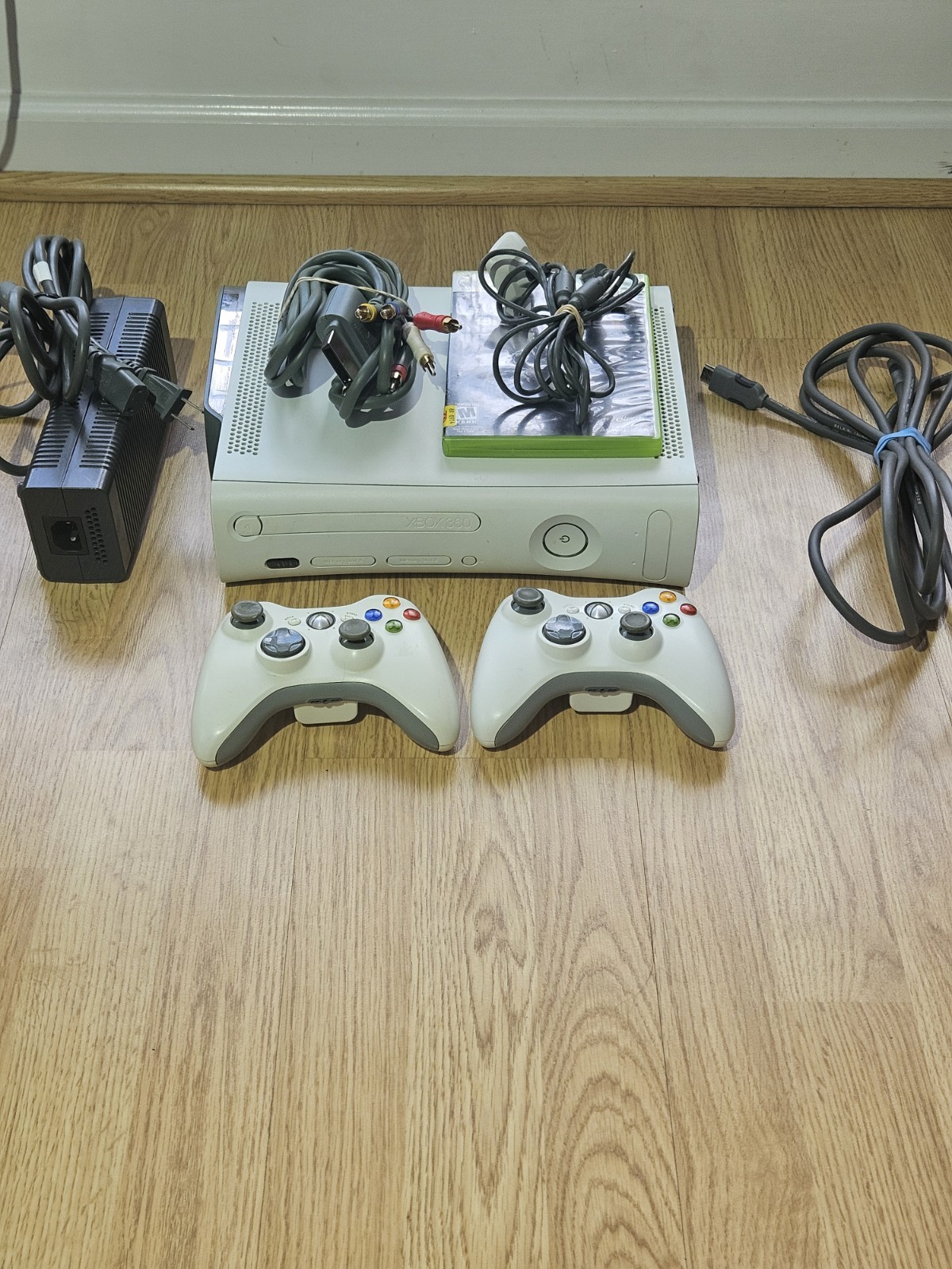 Microsoft Xbox 360 120GB Console Bundle Controllers HDD – Jasper – Tested 12.1A