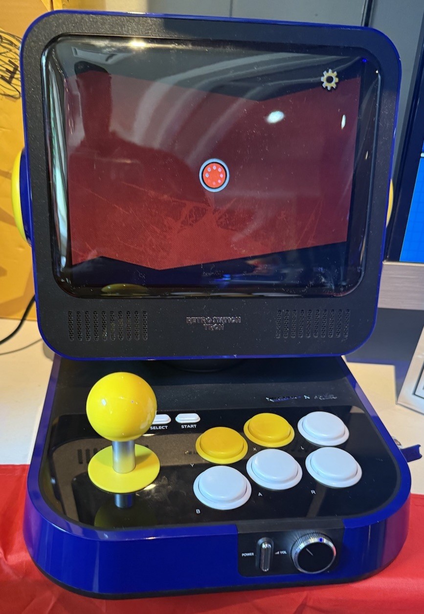 CAPCOM TRON RETRO STATION Game Console 5 Mega Man And 5 Street Fighters G2U