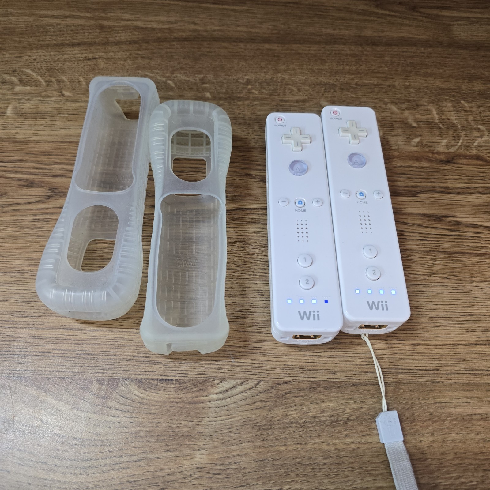 NINTENDO WII CONSOLE SYSTEM BUNDLE BOARD Sports ,Game Party 3, Fit & Plus