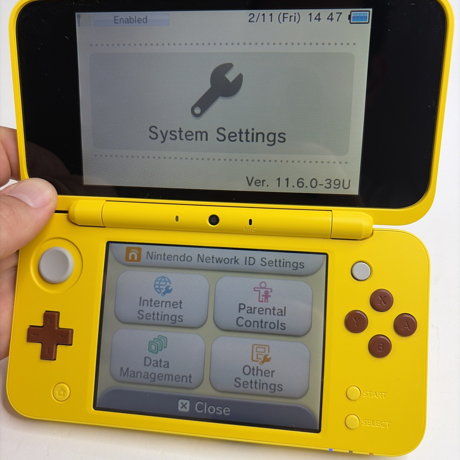 Nice! Nintendo New 2DS XL Pikachu Edition US Model W Charger Stylus