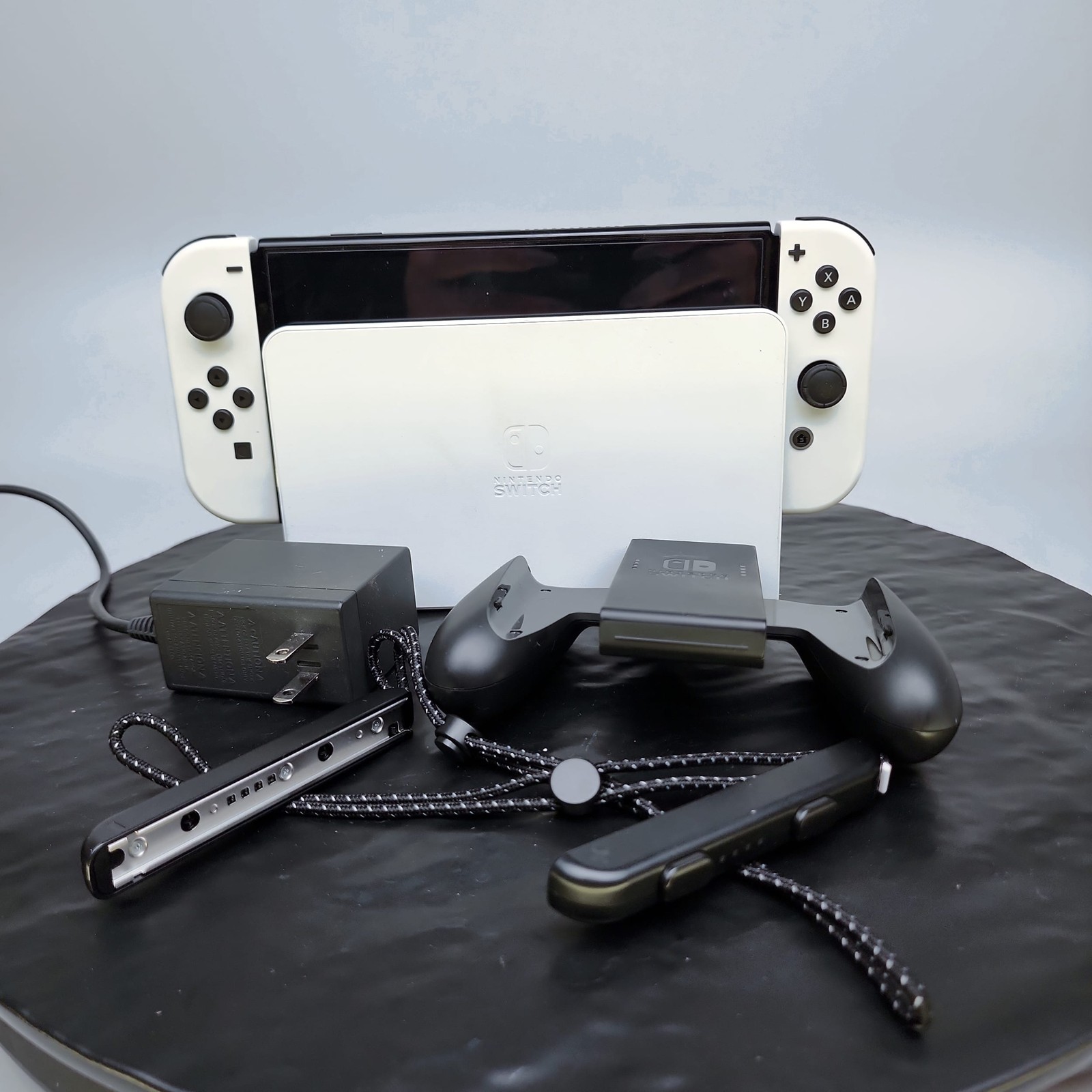Nintendo Switch OLED Model (HEG-001) White Console – Function Tested – w/Box